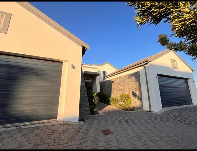 4 BEDROOM HOUSE FOR SALE IN BLUE VALLEY GOLF ESTATE